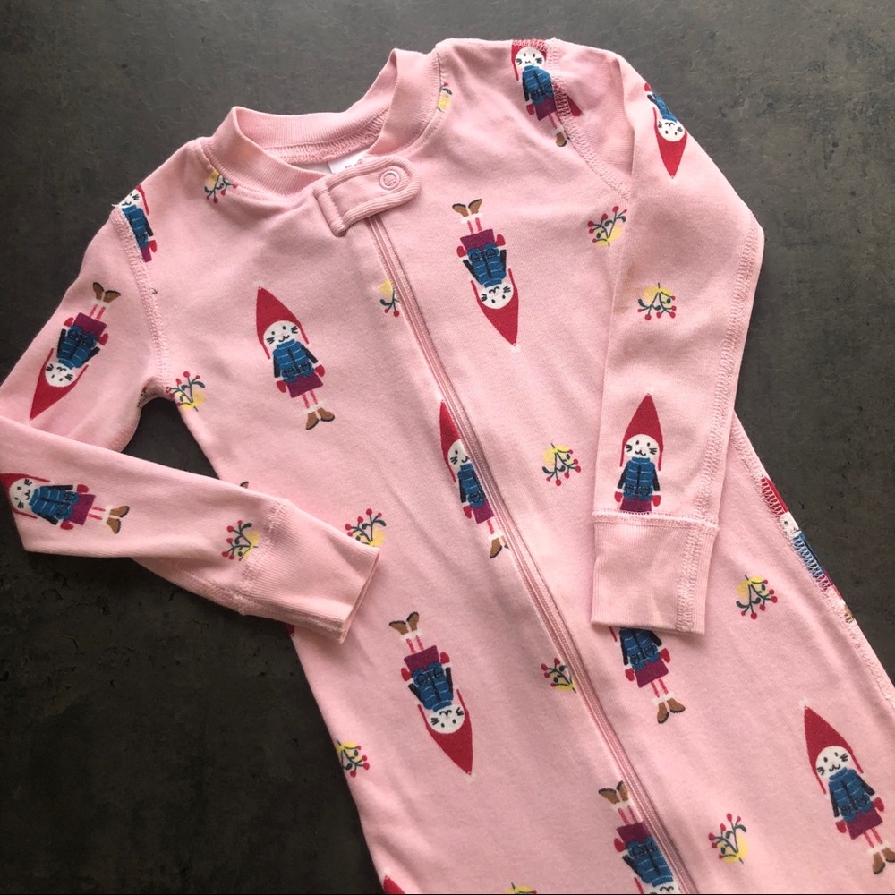 Hanna Andersson cat zip-up pajamas